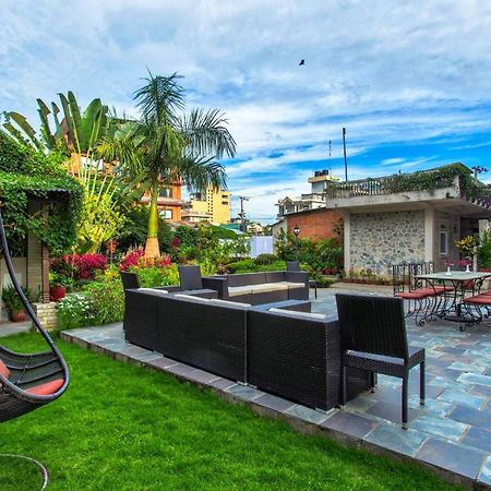 Da Yatra Courtyard Hotel Pokhara Exteriör bild