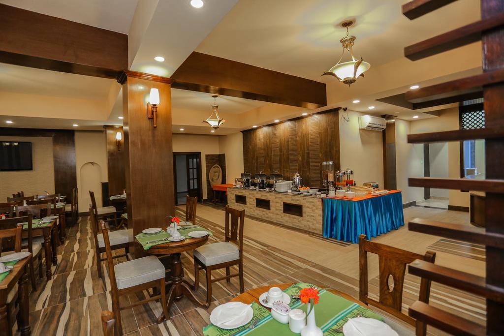 Da Yatra Courtyard Hotel Pokhara Exteriör bild