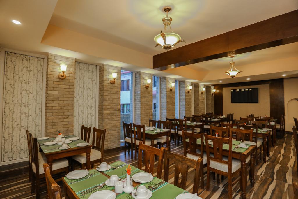 Da Yatra Courtyard Hotel Pokhara Exteriör bild