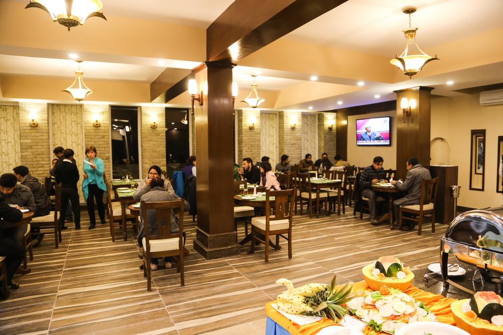 Da Yatra Courtyard Hotel Pokhara Exteriör bild