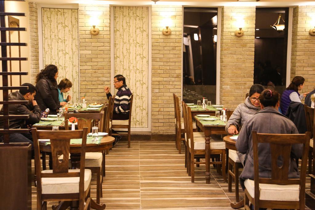 Da Yatra Courtyard Hotel Pokhara Exteriör bild