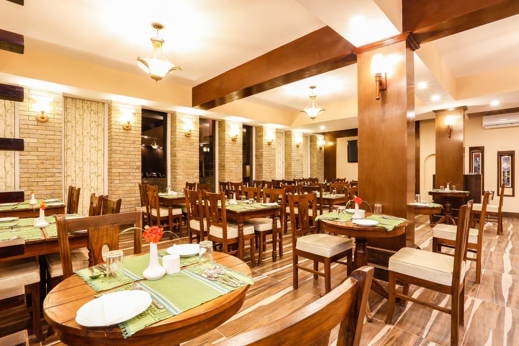 Da Yatra Courtyard Hotel Pokhara Exteriör bild