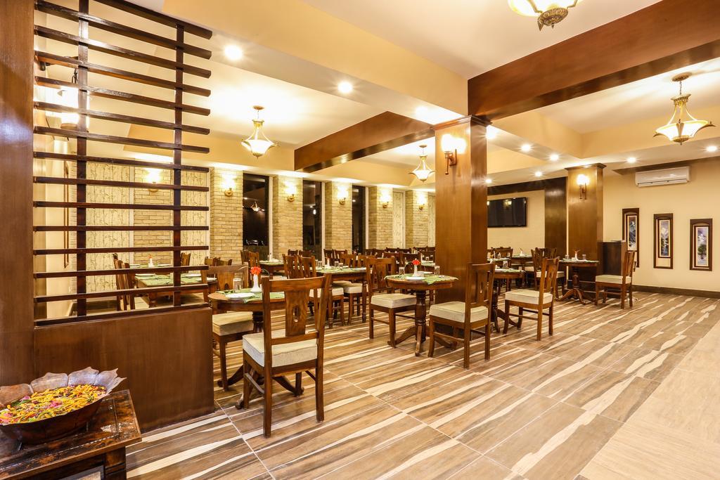 Da Yatra Courtyard Hotel Pokhara Exteriör bild