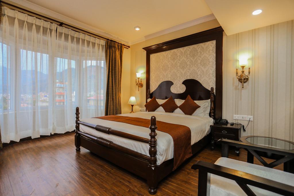 Da Yatra Courtyard Hotel Pokhara Exteriör bild