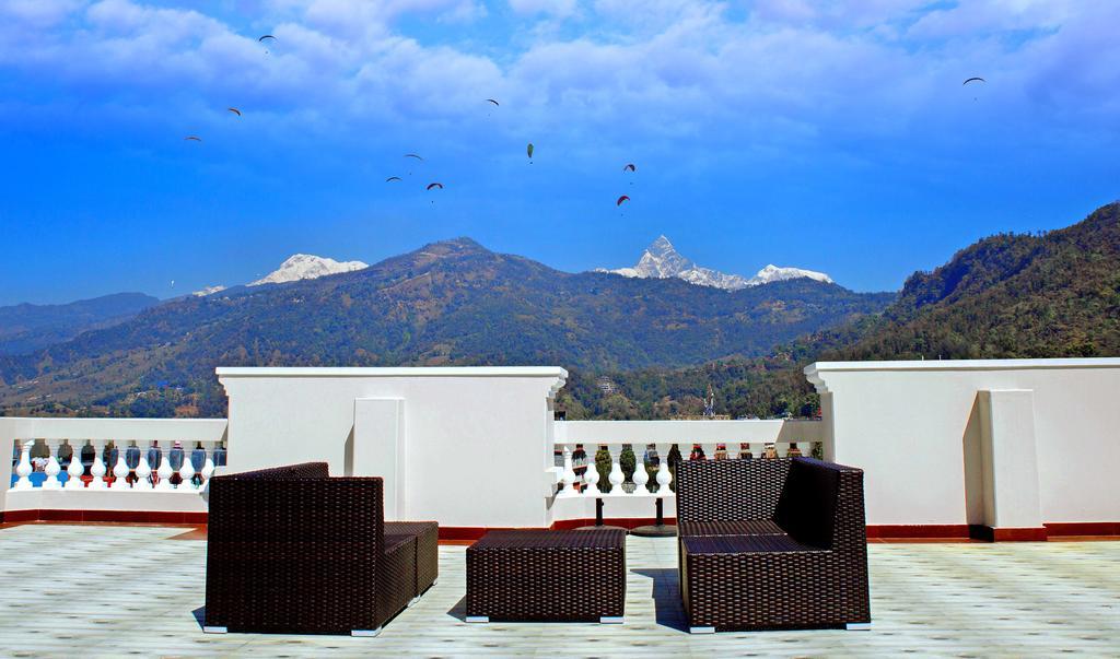 Da Yatra Courtyard Hotel Pokhara Exteriör bild