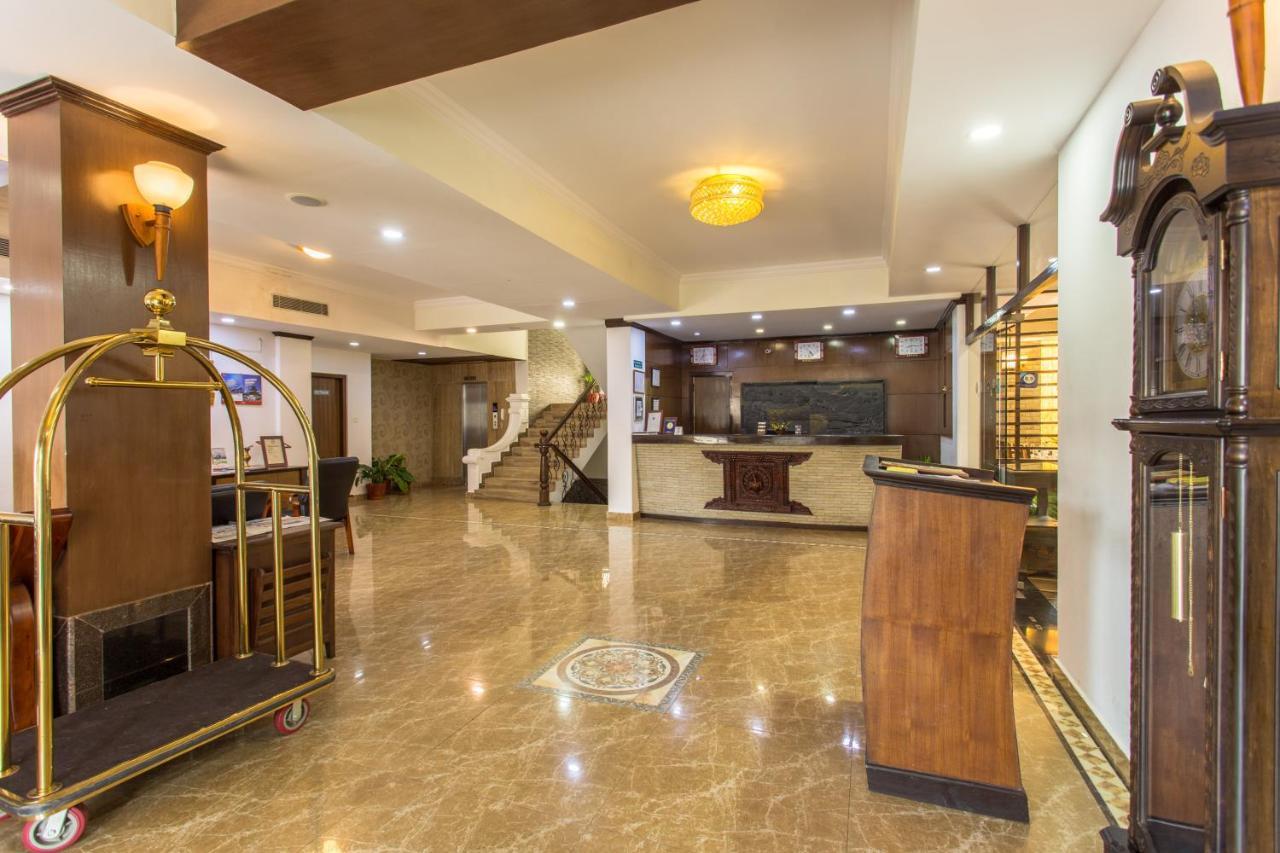 Da Yatra Courtyard Hotel Pokhara Exteriör bild