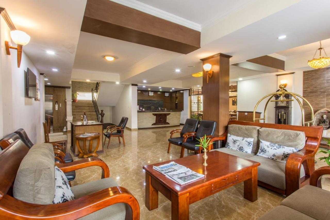 Da Yatra Courtyard Hotel Pokhara Exteriör bild