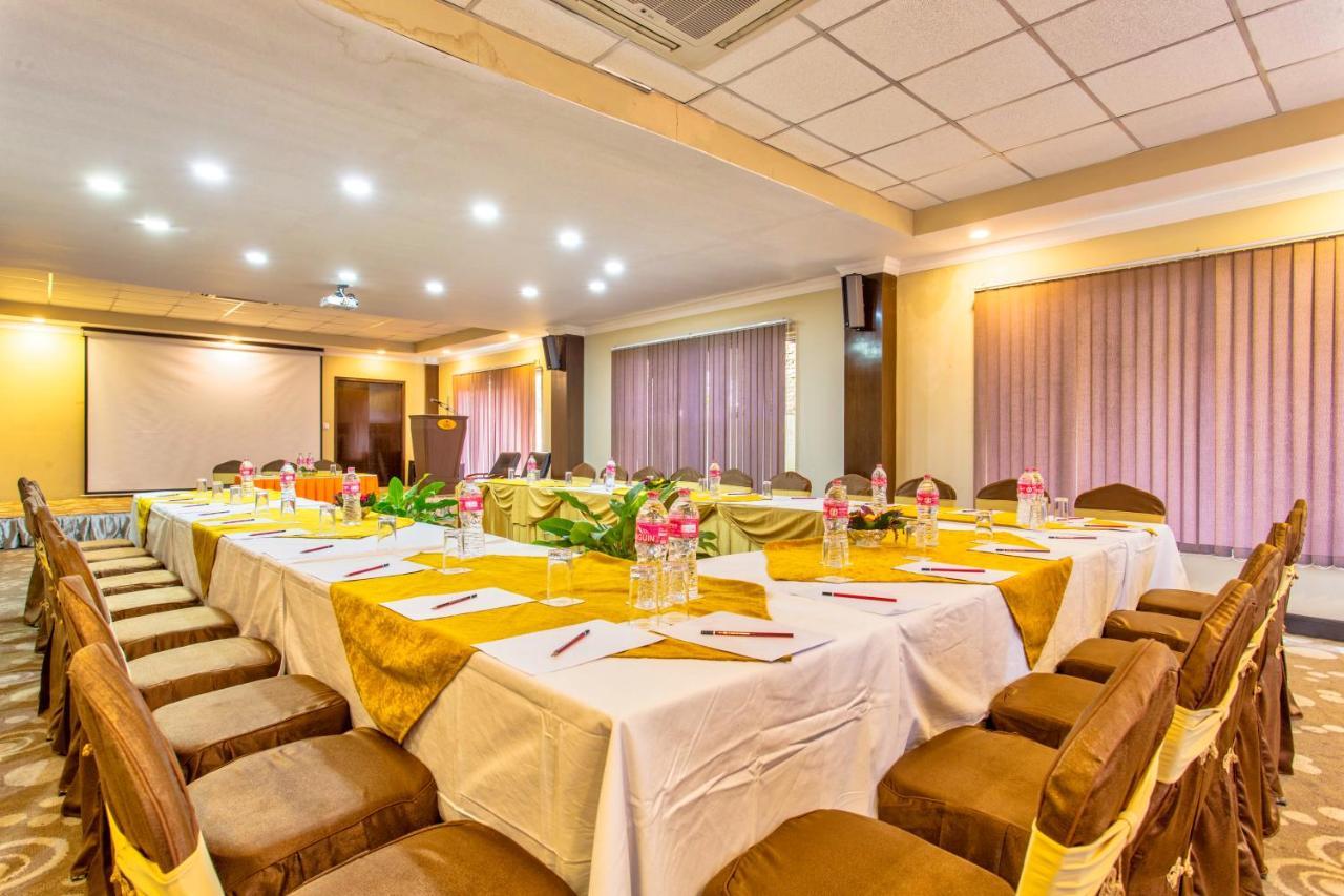 Da Yatra Courtyard Hotel Pokhara Exteriör bild