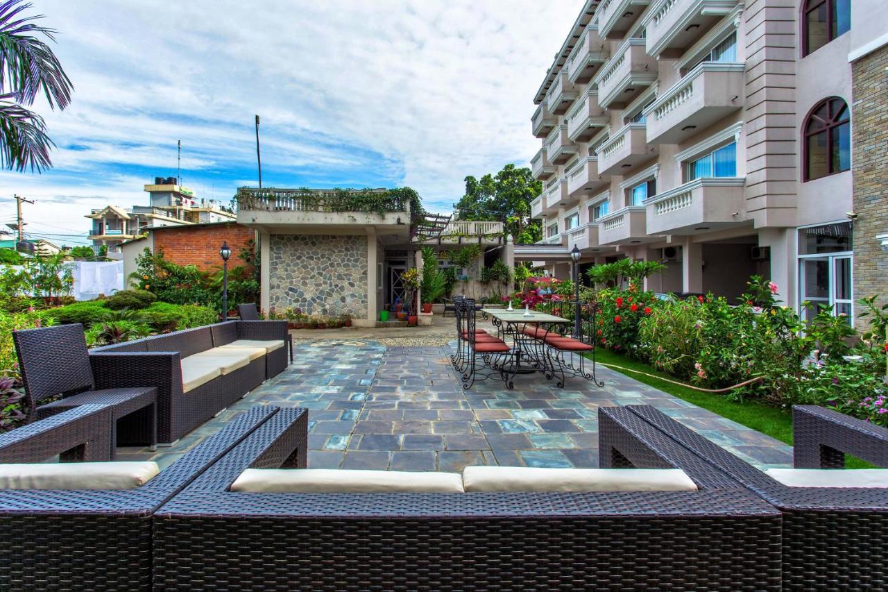 Da Yatra Courtyard Hotel Pokhara Exteriör bild