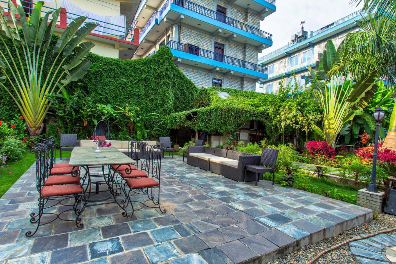 Da Yatra Courtyard Hotel Pokhara Exteriör bild
