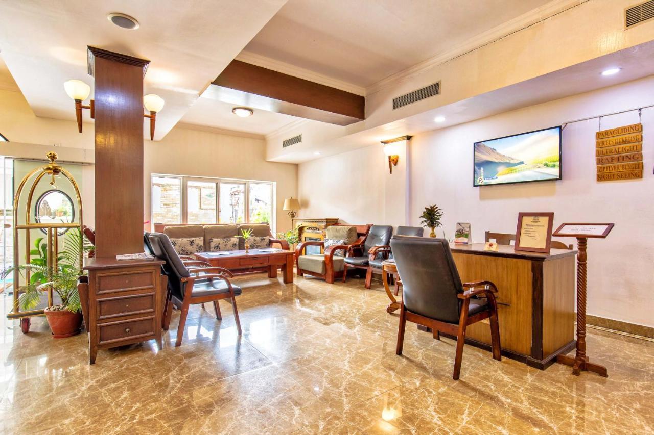 Da Yatra Courtyard Hotel Pokhara Exteriör bild