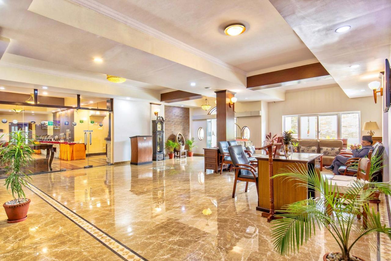 Da Yatra Courtyard Hotel Pokhara Exteriör bild
