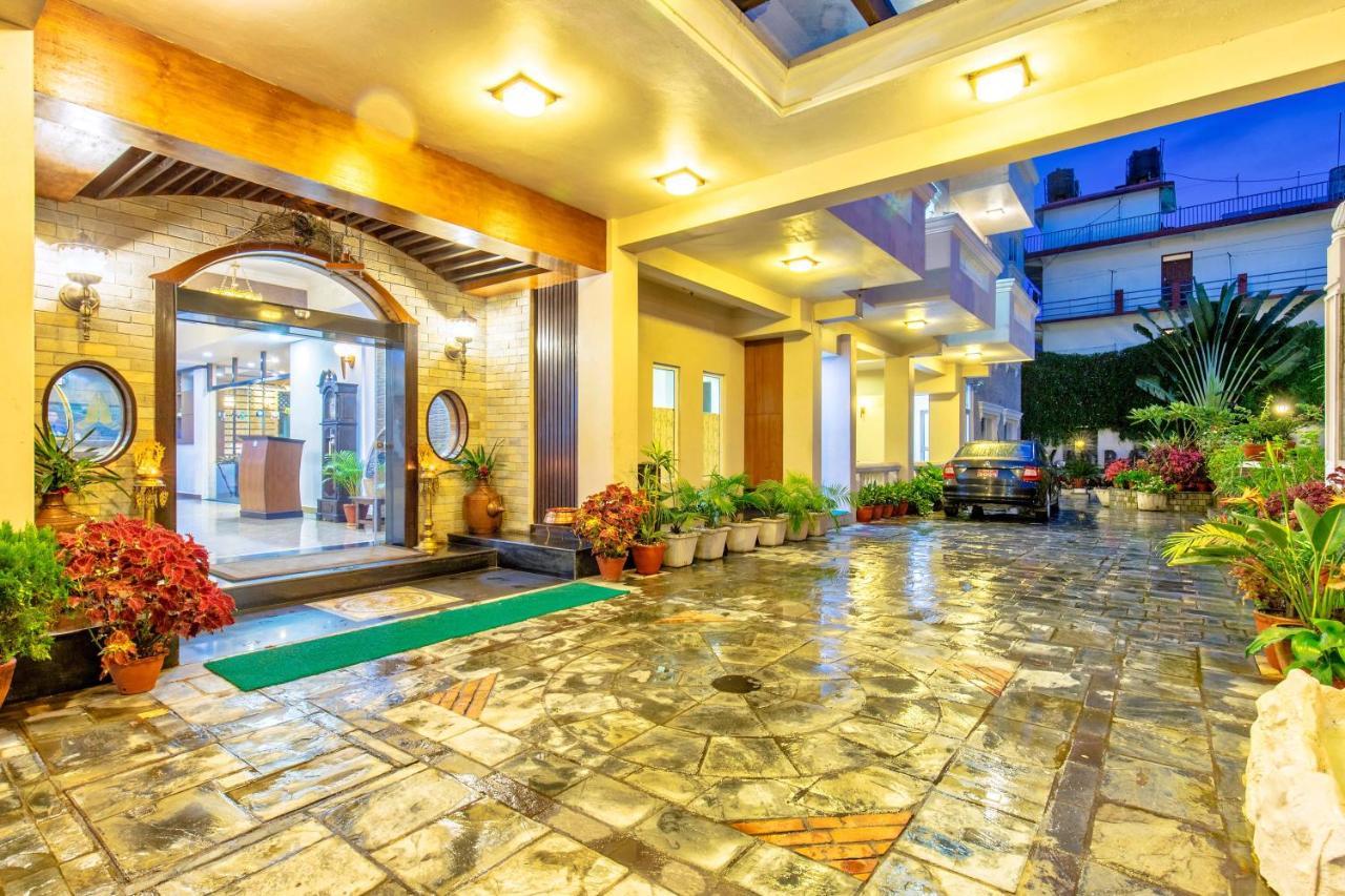 Da Yatra Courtyard Hotel Pokhara Exteriör bild