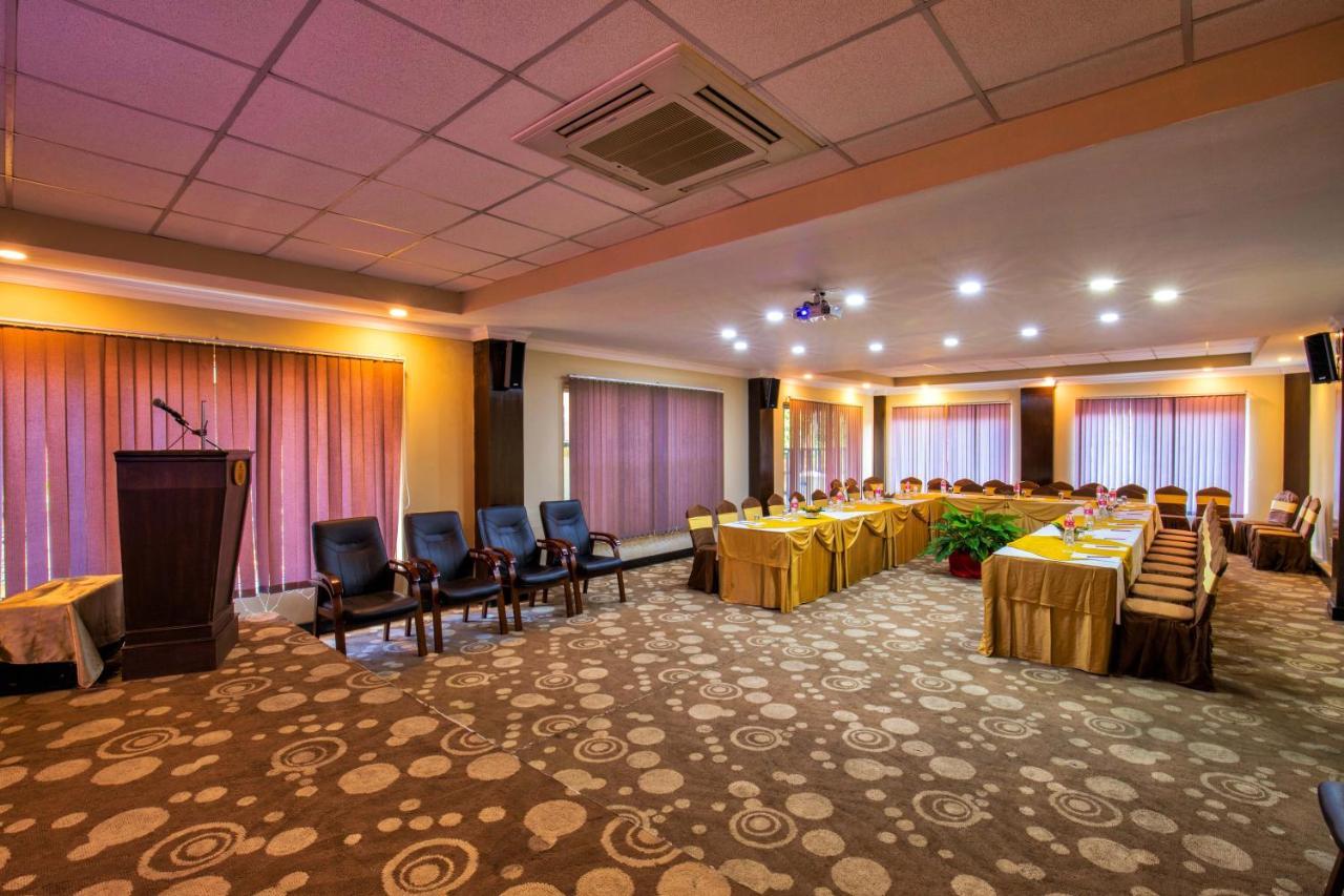 Da Yatra Courtyard Hotel Pokhara Exteriör bild