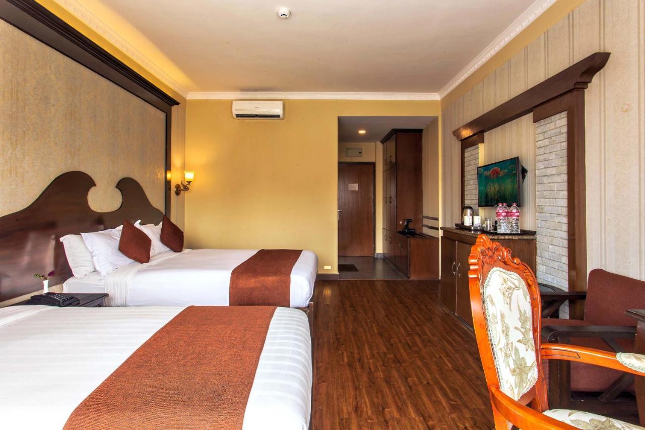 Da Yatra Courtyard Hotel Pokhara Exteriör bild