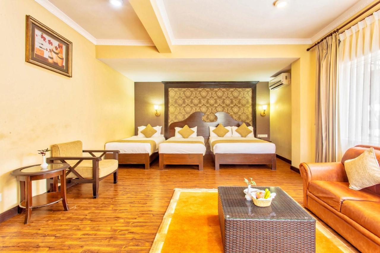 Da Yatra Courtyard Hotel Pokhara Exteriör bild