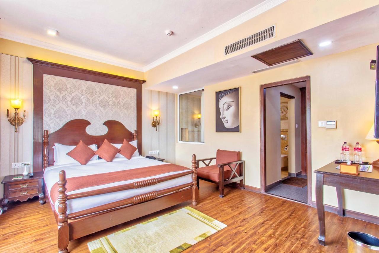 Da Yatra Courtyard Hotel Pokhara Exteriör bild
